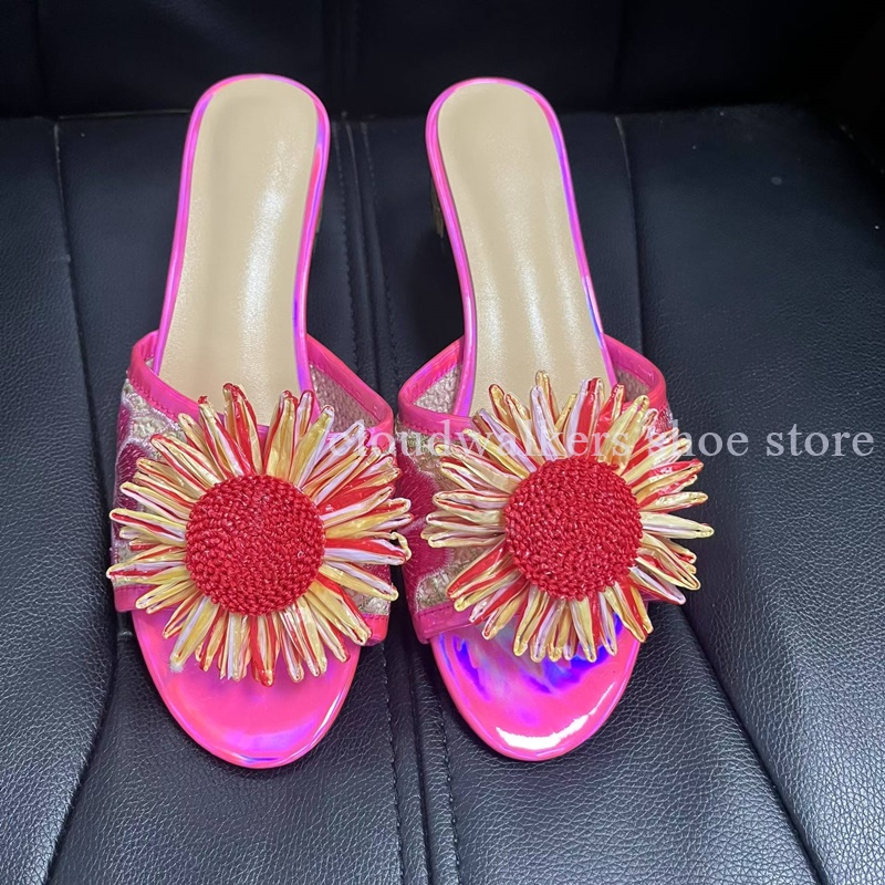 Embroidery Designer - Chinelo de Verão com Bordado Iridescente